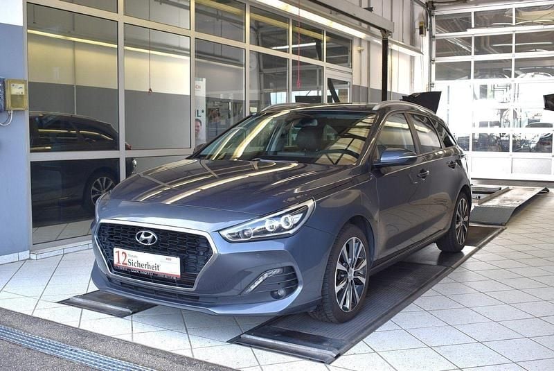 Grau Gebraucht 2019 Hyundai i30 Select Kombi | 17.970 € (Etwas zu teuer) - Bild 1/4