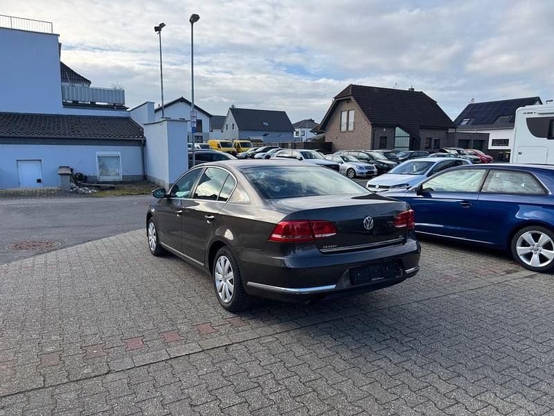 Gebraucht VW Passat Comfortline 122 PS (89 kW) 2014 Braun Limousine