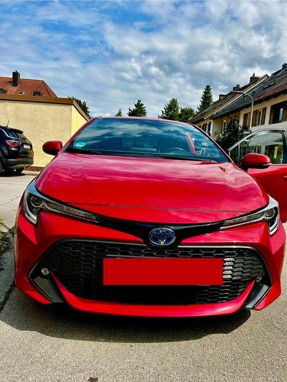 Rot Gebraucht 2021 Toyota Corolla Team Limousine | 19.950 € (Guter Preis) - Bild 1/4