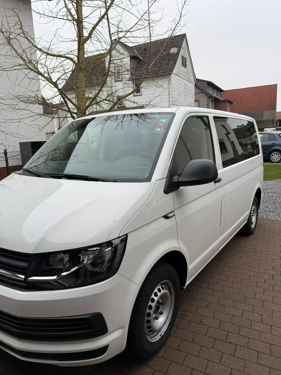 Gebraucht VW Multivan Trendline 150 PS (110 kW) 2019 Weiß Van / Kleinbus