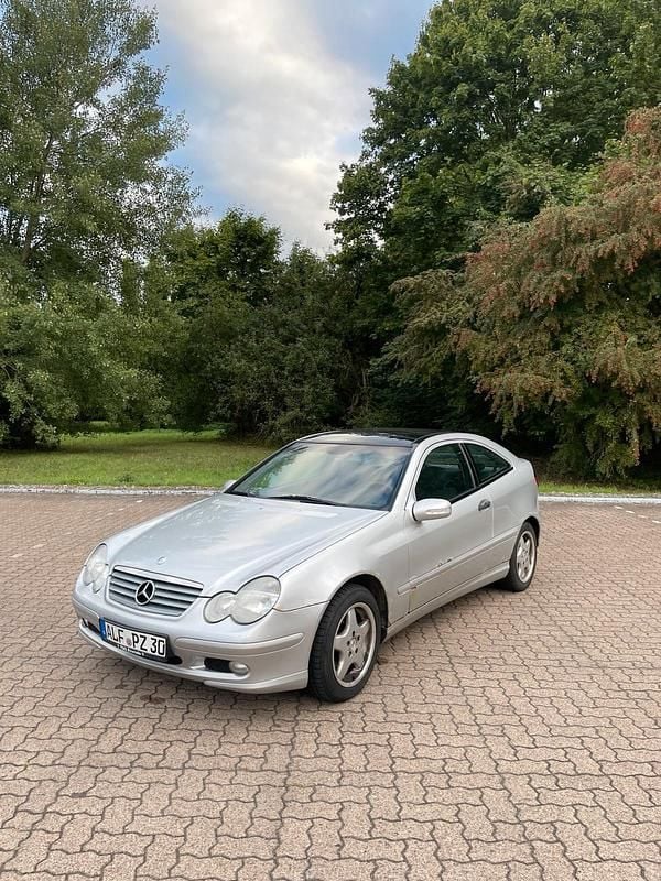 Silber Gebraucht 2001 Mercedes C180 Coupé | 1.350 € (Superpreis) - Bild 1/4