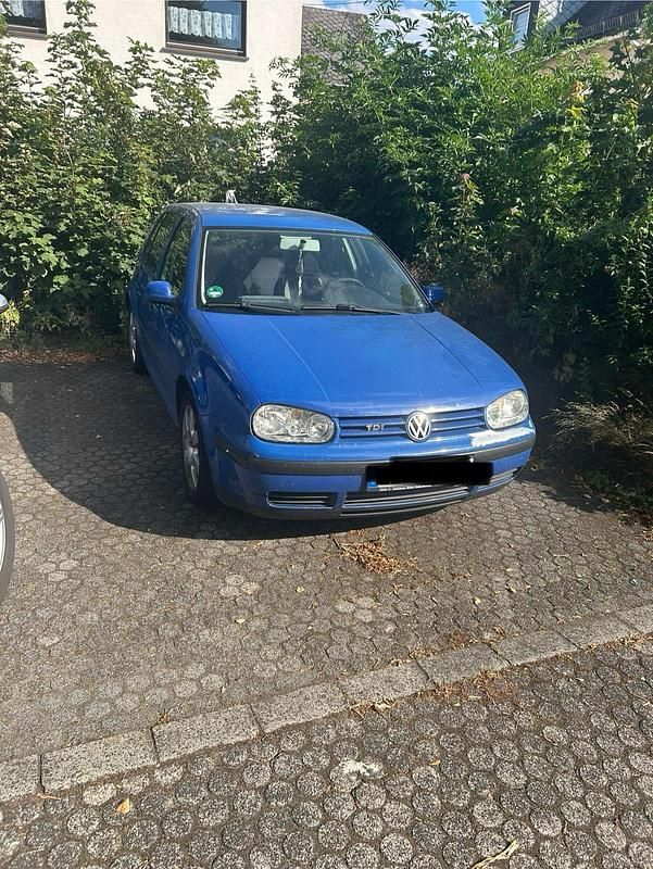 Blau Gebraucht 2000 VW Golf IV Kleinwagen | 300 € (Superpreis) - Bild 1/4