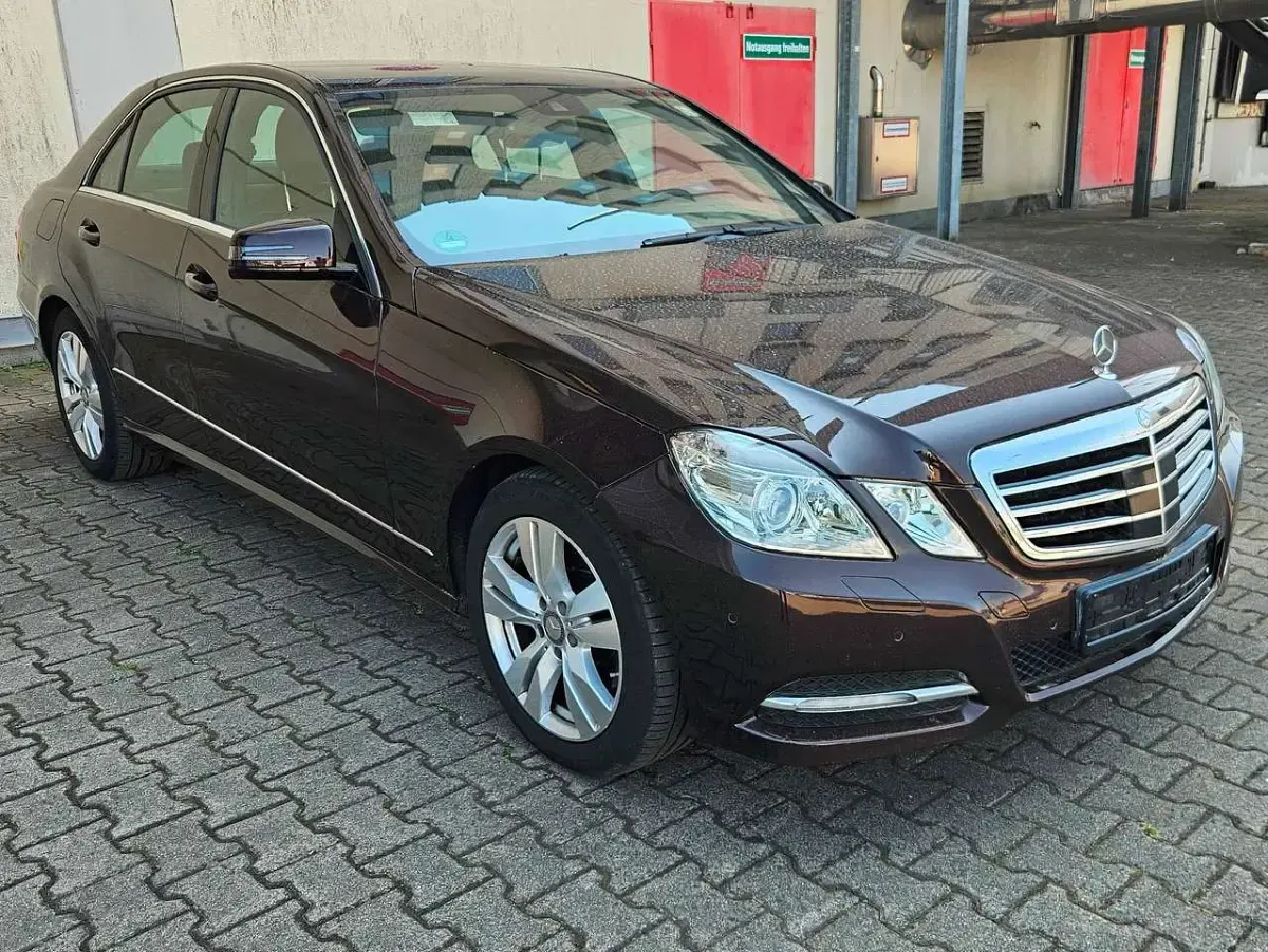 Gebraucht Mercedes E300 252 PS (185 kW) 2012 Cupritbraun  metalliclack Limousine
