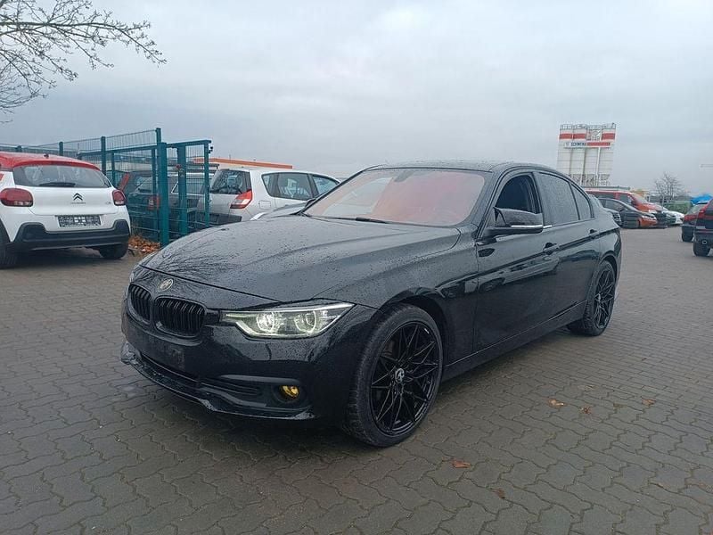 Schwarz Gebraucht 2017 BMW 318 Limousine | 8.900 € (Fairer Preis) - Bild 1/4