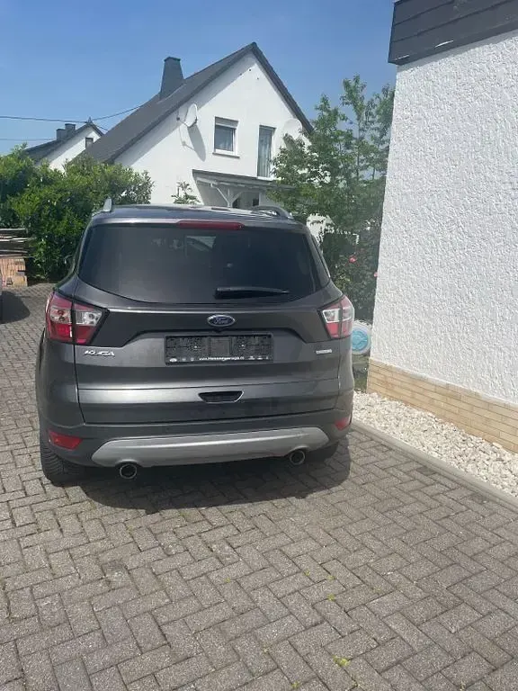 Gebraucht Ford Kuga Cool & Connect 150 PS (110 kW) 2018 Grau SUV