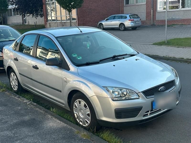 Silber Gebraucht 2005 Ford Focus Limousine | 1.900 € (Guter Preis) - Bild 1/4