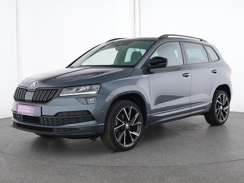 Grau Gebraucht 2020 Skoda Karoq SportLine SUV | 25.216 € (Fairer Preis) - Bild 1/4