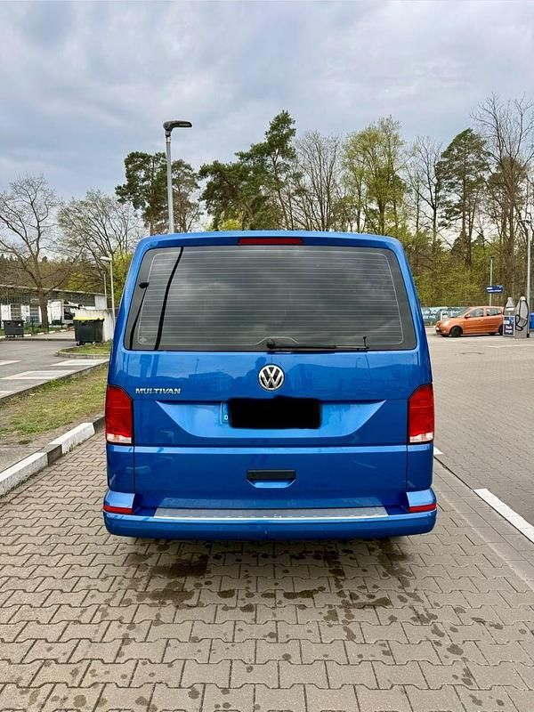 Second-hand VW Multivan 150 CP (110 kW) 2021 Albastru Monovolum