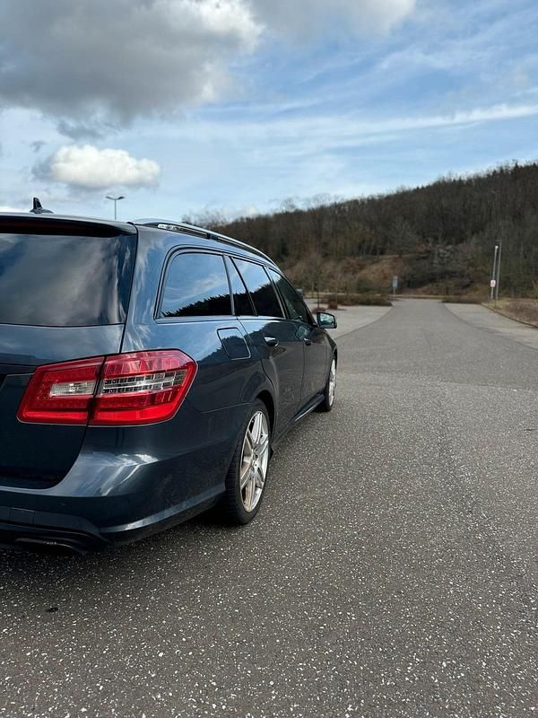 Gebraucht Mercedes E350 AMG line 265 PS (194 kW) 2011 Kombi