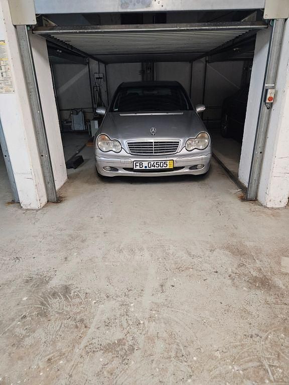 Schwarz Gebraucht 2001 Mercedes 240 Limousine | 1.990 € - Bild 1/4