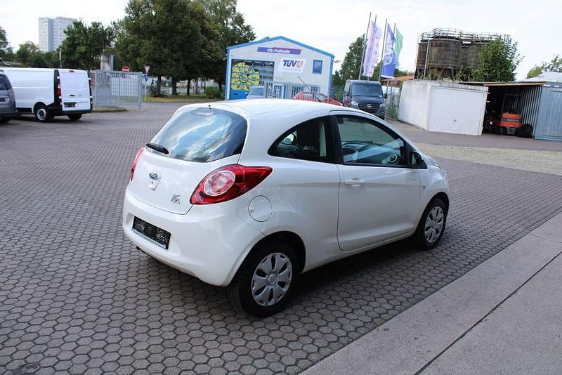 Gebraucht Ford Ka Trend 69 PS (50 kW) 2016 Weiß Kleinwagen