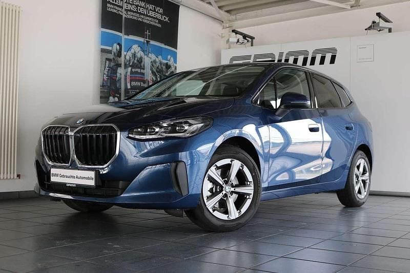 Phytonicblau metallic Gebraucht 2025 BMW 220 Active Tourer Van / Kleinbus | 33.850 € (Fairer Preis) - Bild 1/4