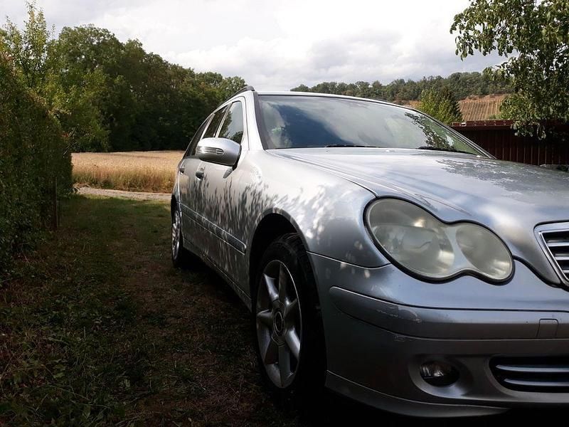 Grau Gebraucht 2007 Mercedes C220 Classic Kombi | 1.990 € (Fairer Preis) - Bild 1/4