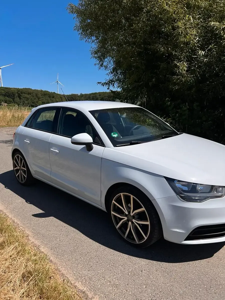Gebraucht Audi A1 Sportback Attraction 86 PS (63 kW) 2013 Weiß Kleinwagen