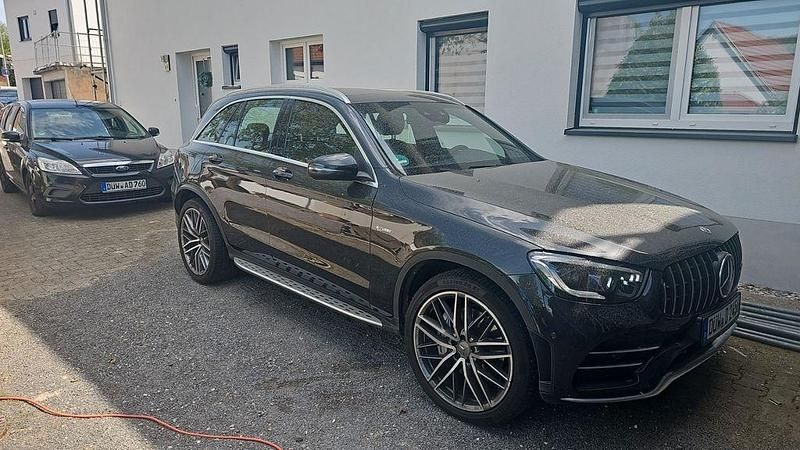 Grau Gebraucht 2021 Mercedes GLC43 AMG AMG SUV | 53.900 € (Fairer Preis) - Bild 1/4