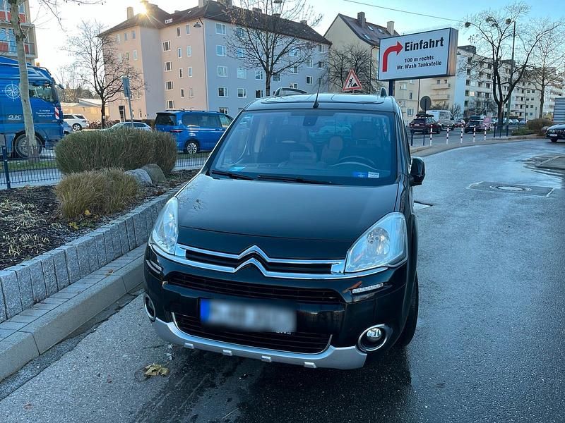 Schwarz Gebraucht 2014 Citroën Berlingo Van / Kleinbus | 7.499 € (Fairer Preis) - Bild 1/4