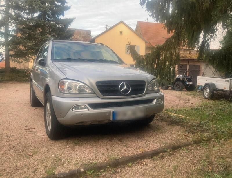 Silber Gebraucht 2001 Mercedes ML320 SUV | 9.875 € - Bild 1/4
