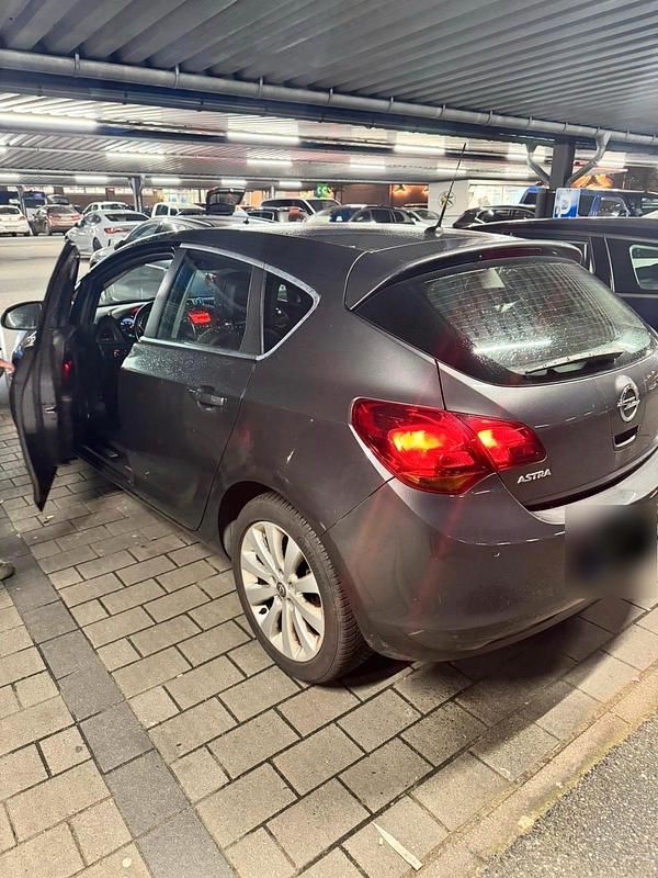 Gebraucht Opel Astra 116 PS (85 kW) 2010 Grau Limousine