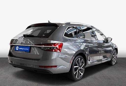 Usado Skoda Superb Style 150 HP (110 kW) 2024 Cinzento Carrinha