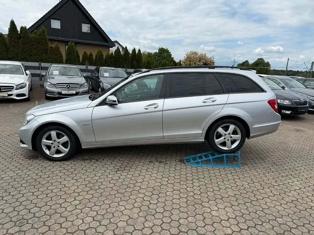 Gebraucht Mercedes C200 136 PS (100 kW) 2011 Silber Kombi