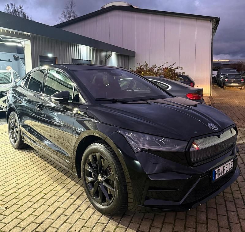 Schwarz Gebraucht 2023 Skoda Enyaq iV RS SUV | 43.990 € (Fairer Preis) - Bild 1/4