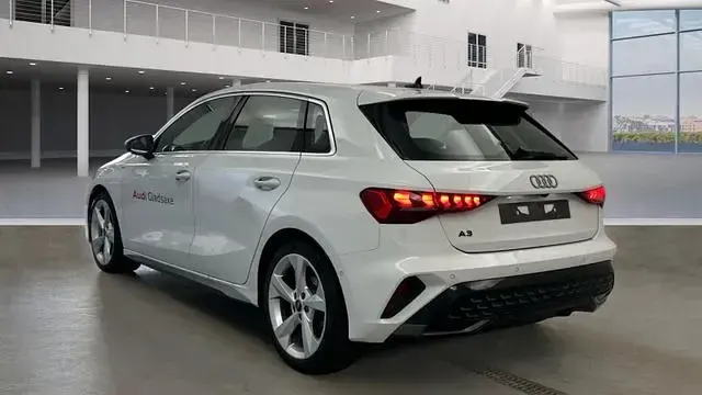 Gebraucht Audi A3 S-Line 150 PS (110 kW) 2025 Weißkeine angabe Limousine