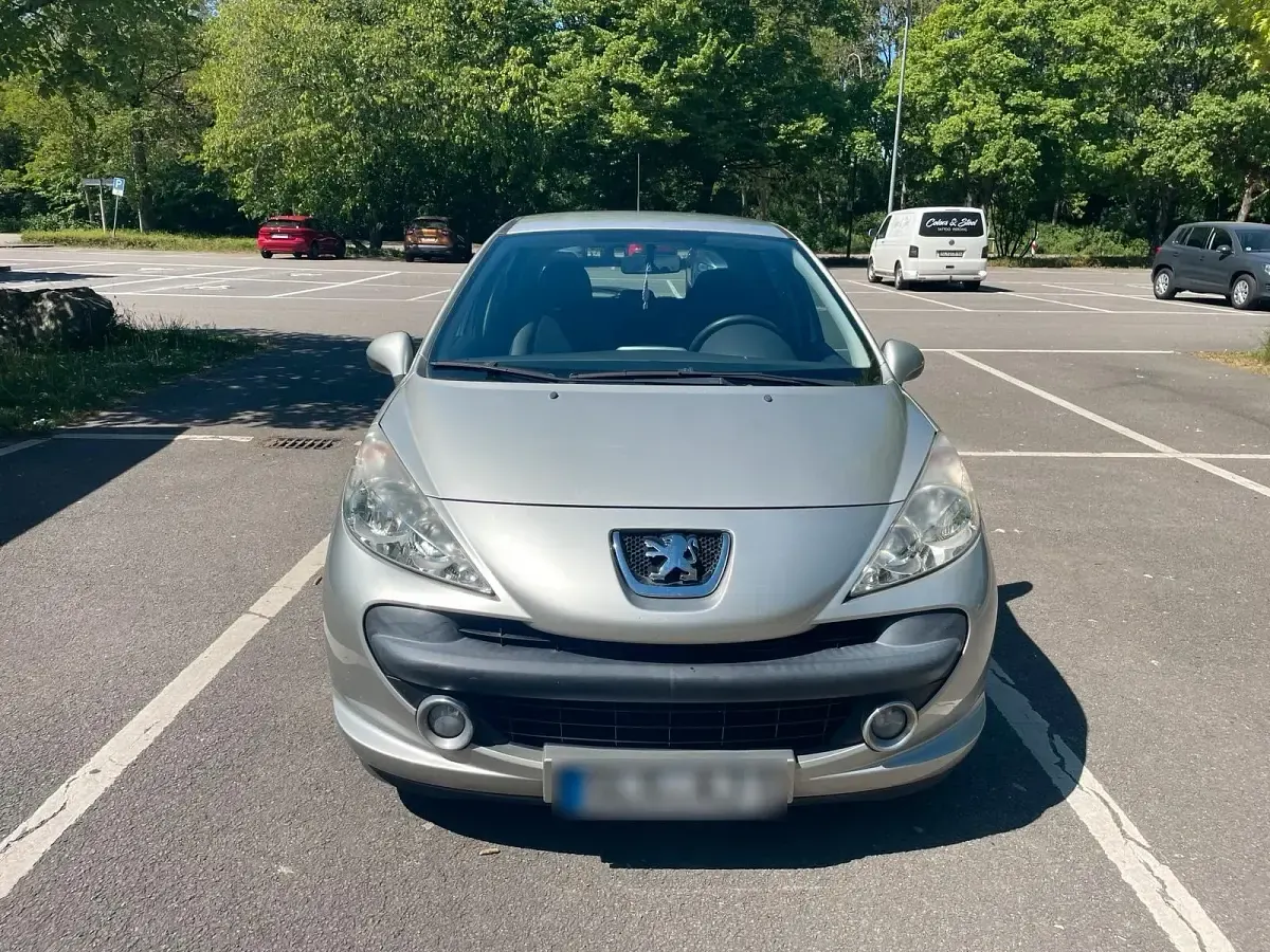 Gebraucht Peugeot 207 Urban Move 95 PS (69 kW) 2008 Silber Limousine