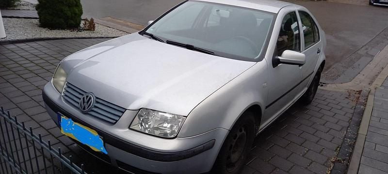Silber Gebraucht 2000 VW Bora Limousine | 700 € (Superpreis) - Bild 1/4