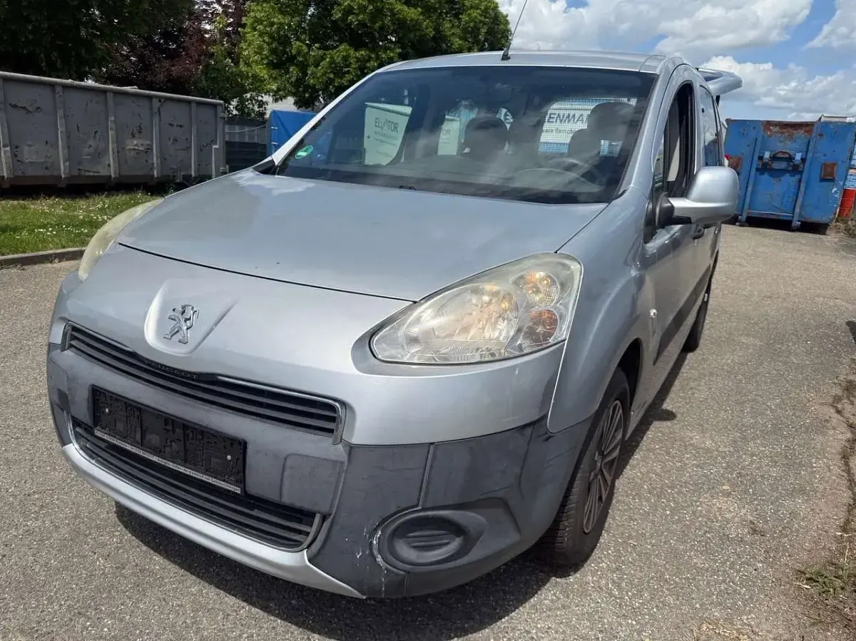 Gebraucht Peugeot Partner Active 92 PS (67 kW) 2014 Lackierung algrau/metallic Van / Kleinbus