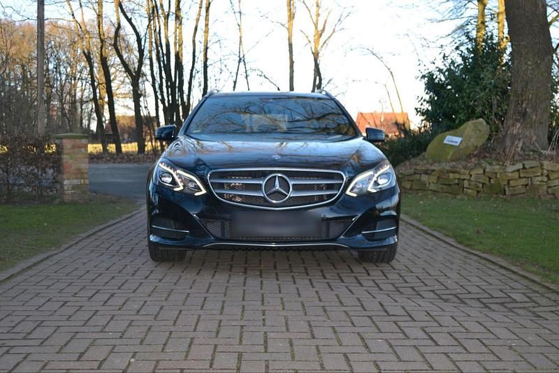 Gebraucht Mercedes E220 Avantgarde 170 PS (125 kW) 2015 Schwarz Kombi