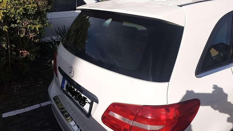 Weiß Gebraucht 2013 Mercedes B180 Van / Kleinbus | 10.950 € (Guter Preis) - Bild 1/4