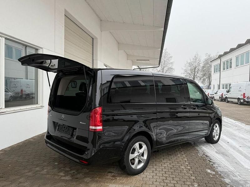 Gebraucht Mercedes V220 Avantgarde 163 PS (119 kW) 2024 Schwarz Van / Kleinbus