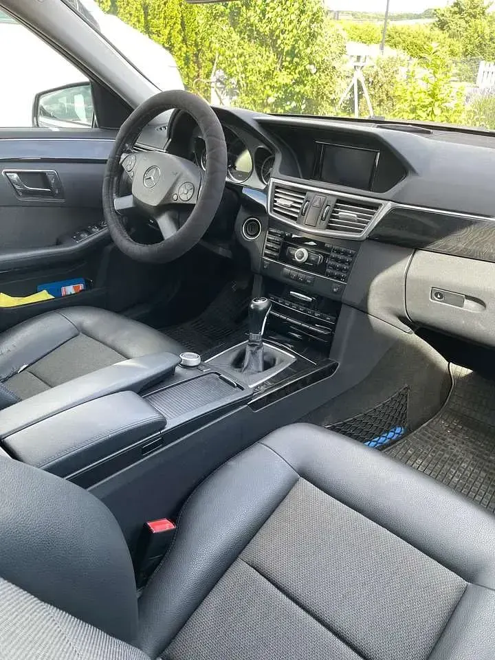 Gebraucht Mercedes E200 136 PS (100 kW) 2011 Grau Kombi