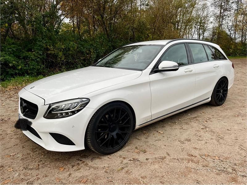 Weiß Gebraucht 2019 Mercedes C200 Kombi | 25.000 € - Bild 1/4