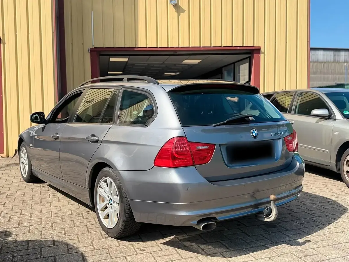 Gebraucht BMW 320 177 PS (130 kW) 2010 Kombi