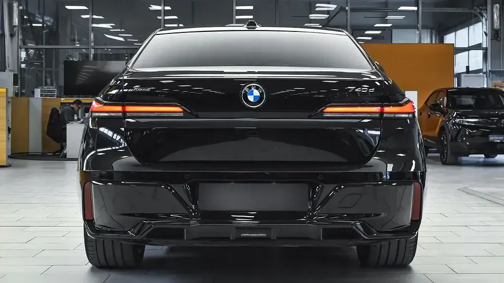 Gebraucht BMW 740 M Sport 286 PS (210 kW) 2024 Black sapphire metallic Limousine