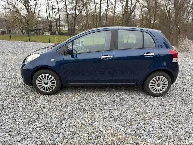 Gebraucht Toyota Yaris Cool 101 PS (74 kW) 2011 Dark blue mica metallic Kleinwagen