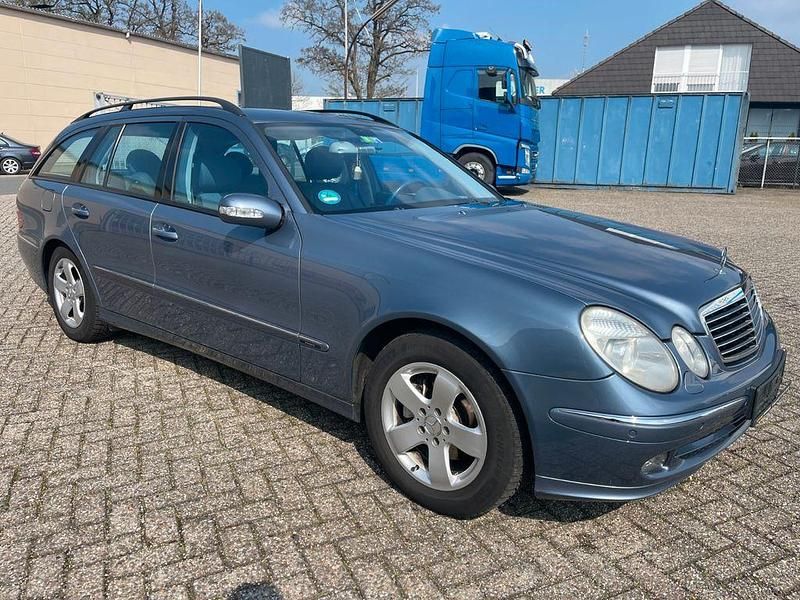 Second-hand Mercedes E220 150 CP (110 kW) 2005 Albastru Break