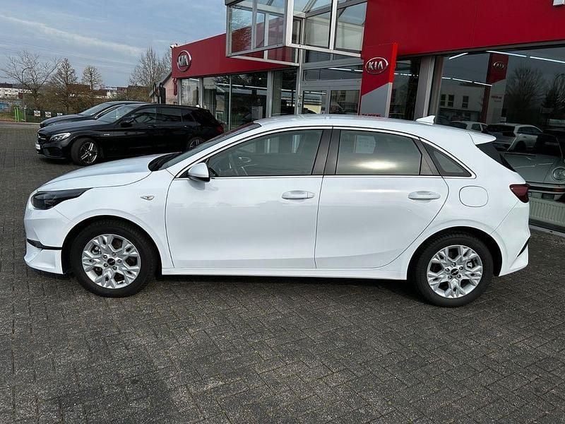 Gebraucht Kia Ceed Comfort 140 PS (102 kW) 2024 Weiß Kleinwagen