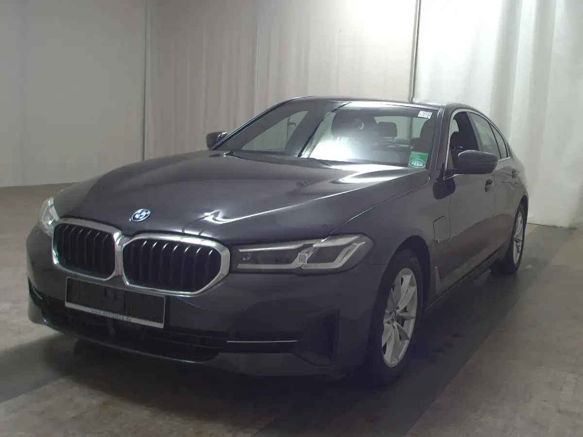 Gebraucht BMW 530e Sport Line 292 PS (214 kW) 2021 Schwarz Limousine