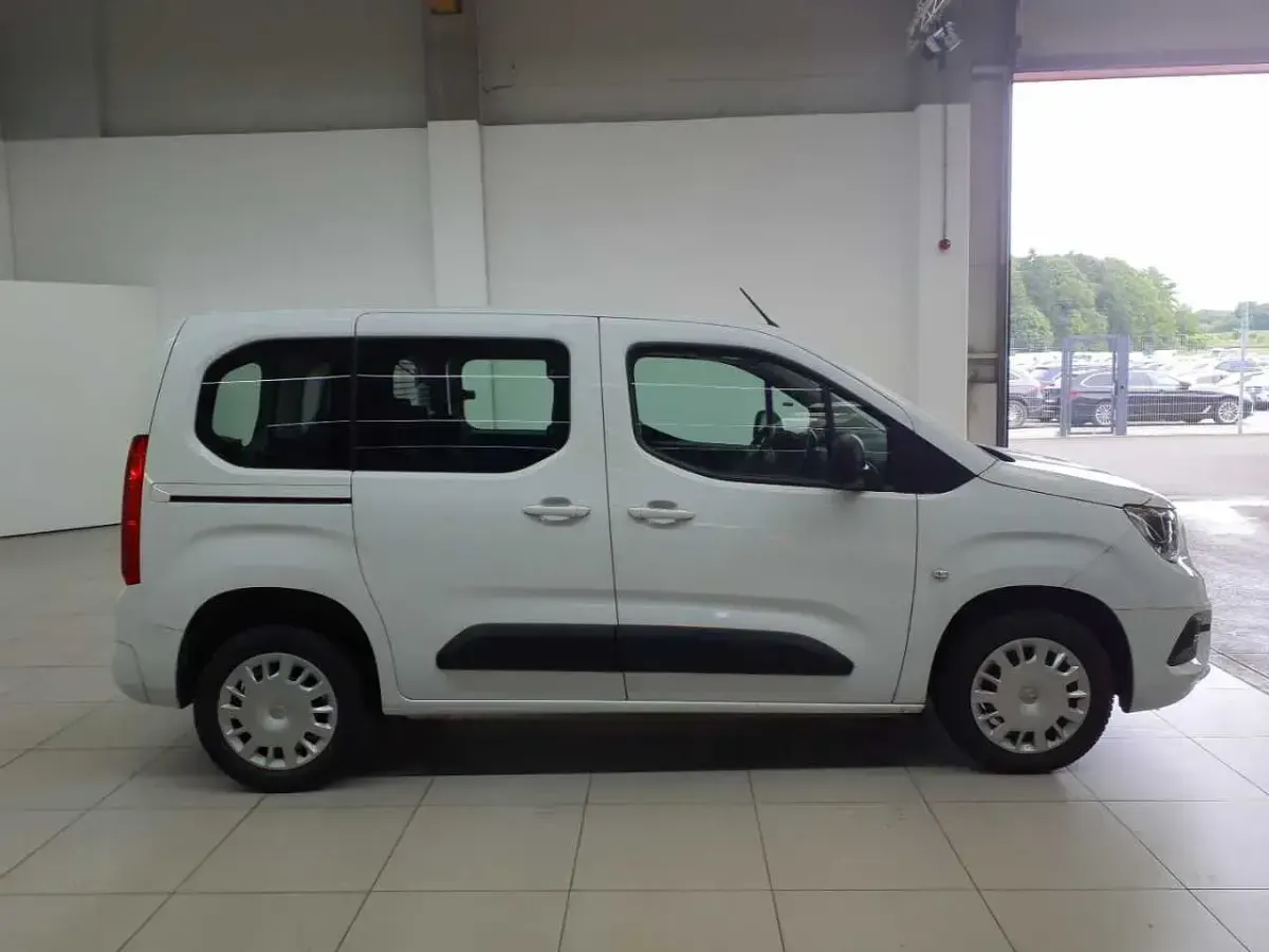 Gebraucht Opel Combo Life Edition 110 PS (80 kW) 2022 Jade weiß Van / Kleinbus