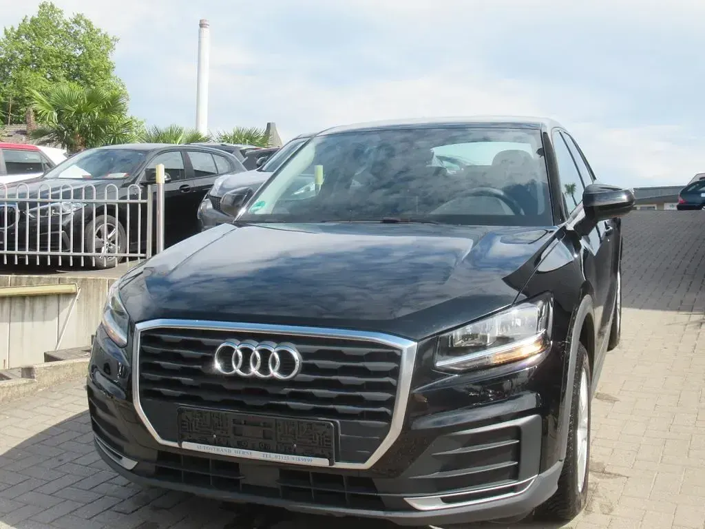 Gebraucht Audi Q2 Basis 116 PS (85 kW) 2017 Schwarz SUV