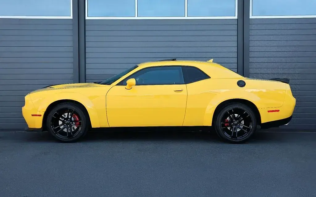 Używany Dodge Challenger 377 KM (277 kW) 2017 Żółty Coupe