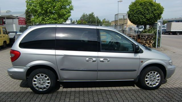 Gebraucht Chrysler Voyager 194 PS (142 kW) 2003 Silber Van / Kleinbus