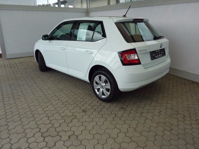Gebraucht Skoda Fabia Active 60 PS (44 kW) 2015 Weiß Kleinwagen