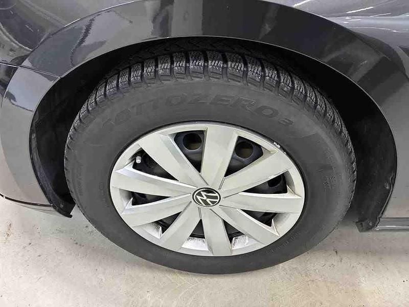 Gebraucht VW Passat 122 PS (89 kW) 2023 Grau Kombi