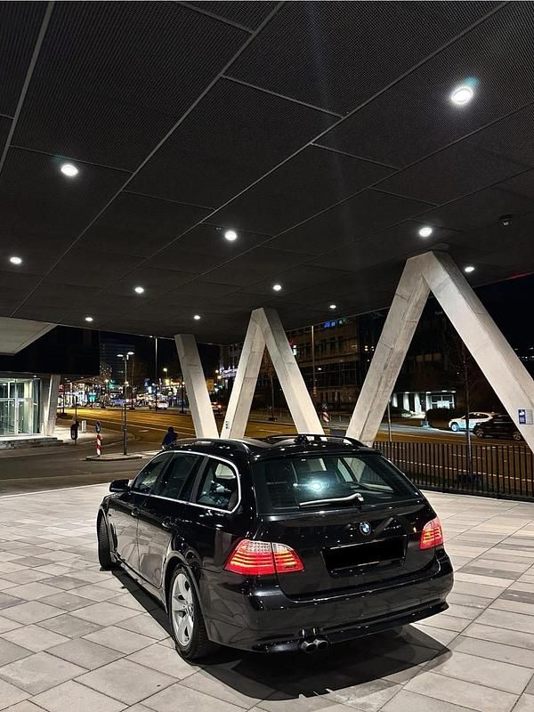 Gebraucht BMW 530 235 PS (172 kW) 2009 Schwarz Kombi