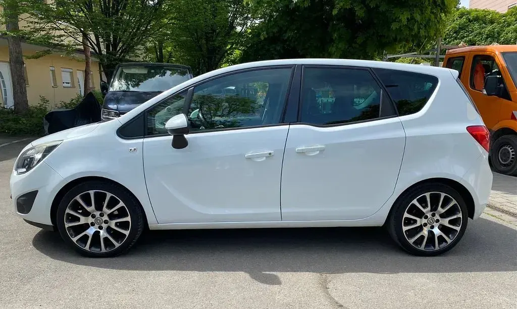 Gebraucht Opel Meriva Edition 120 PS (88 kW) 2011 Weiß Van / Kleinbus