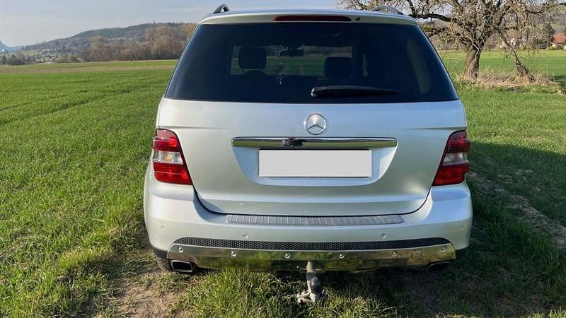 Gebraucht Mercedes ML320 224 PS (164 kW) 2007 Silber SUV