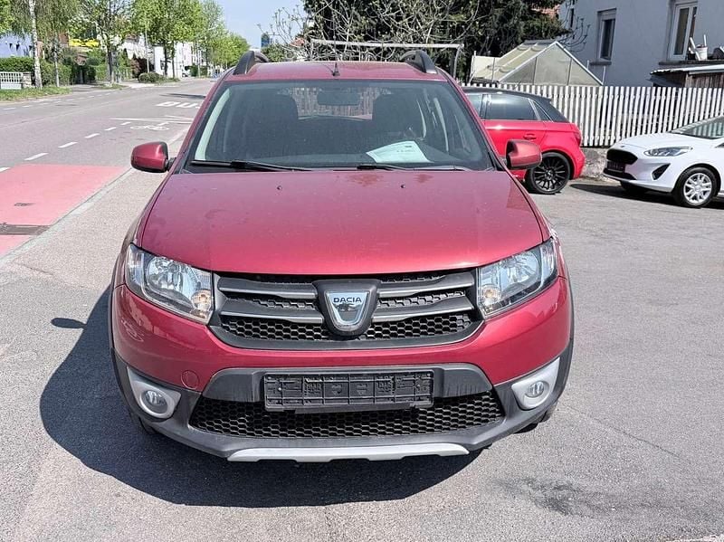 Gebraucht Dacia Sandero Stepway 90 PS (66 kW) 2015 Feuerrot Kleinwagen